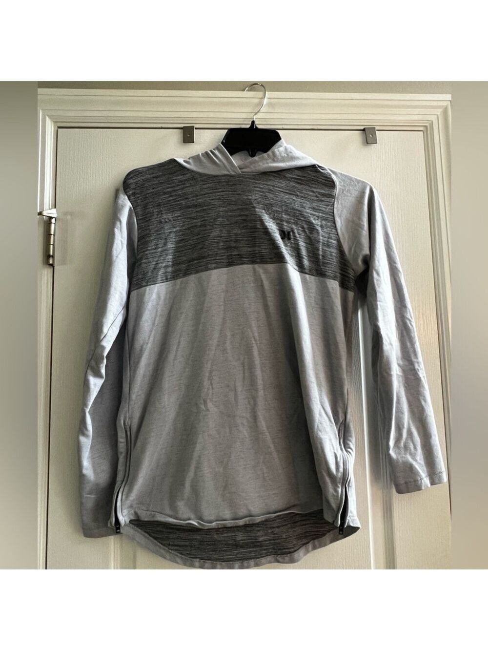 Men’s Hurley (exclusively for Buckle) Gray pullover hoodie. Size small